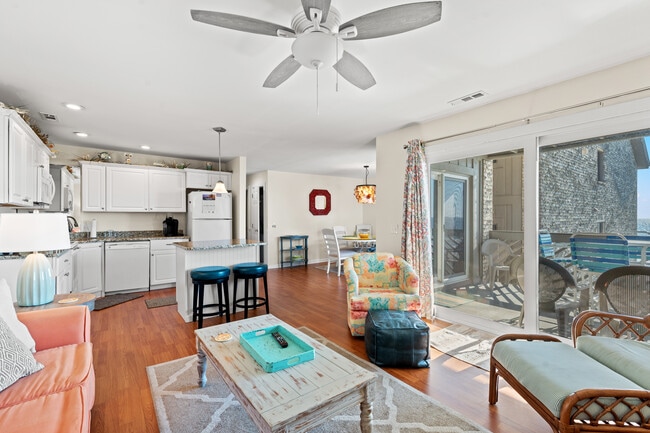 618 N Waccamaw Dr in Murrells Inlet, SC - Building Photo - Building Photo