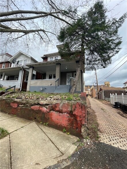 108 Library Pl, Unit 410 in Duquesne, PA - Building Photo