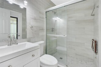 3225 SW 94th Ave in Miami, FL - Building Photo - Building Photo