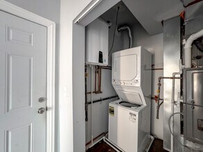 3301 N Harding Ave, Unit 2S in Chicago, IL - Building Photo - Building Photo