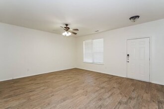 3809 Dunlavy Rd in Denton, TX - Building Photo - Building Photo