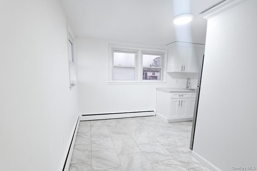 308 40th St in Lindenhurst, NY - Building Photo