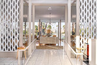 136 Eastlake Dr in Palm Springs, CA - Building Photo - Building Photo