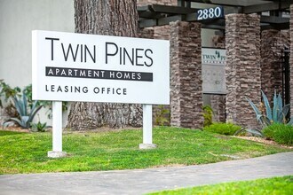 Twin Pines Apartments in Anaheim, CA - Building Photo - Building Photo