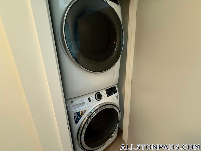 1079 Commonwealth Ave in Boston, MA - Building Photo - Building Photo