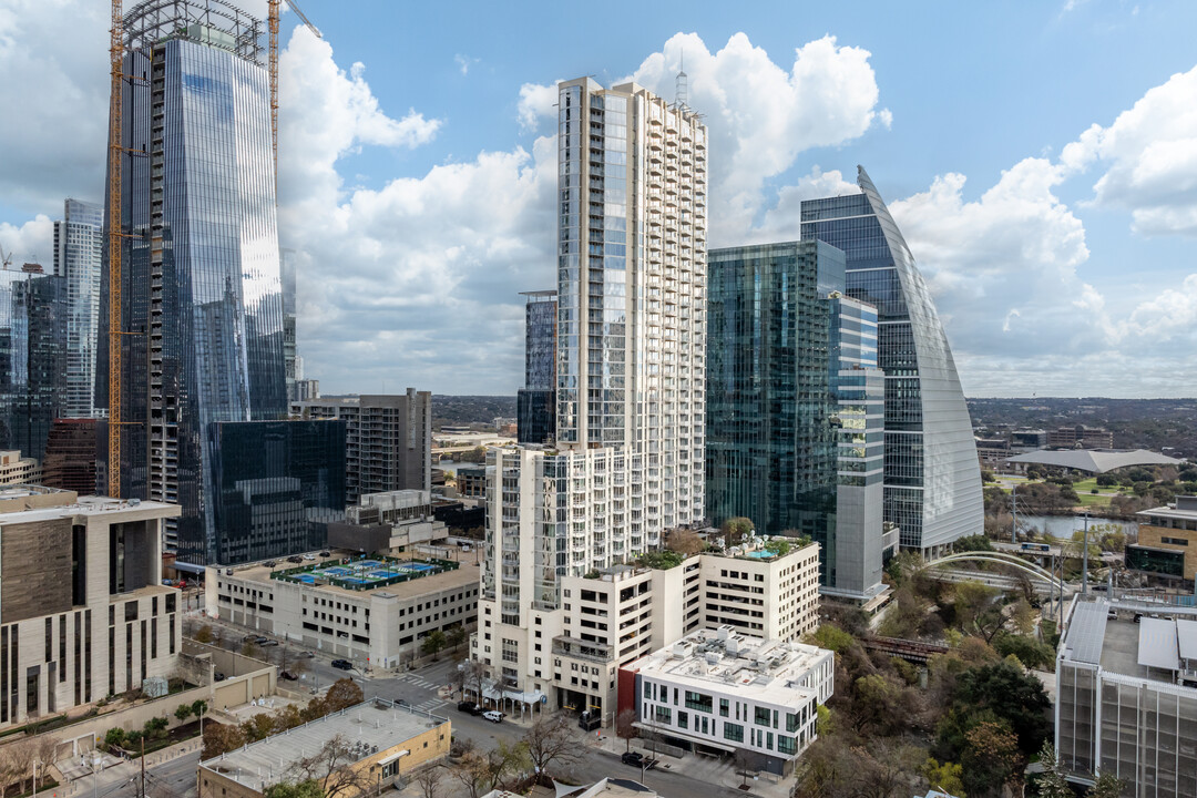 360 Condominiums in Austin, TX - Building Photo