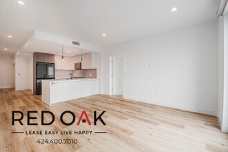 5801 Camerford Ave, Unit PH2 in Los Angeles, CA - Building Photo - Building Photo