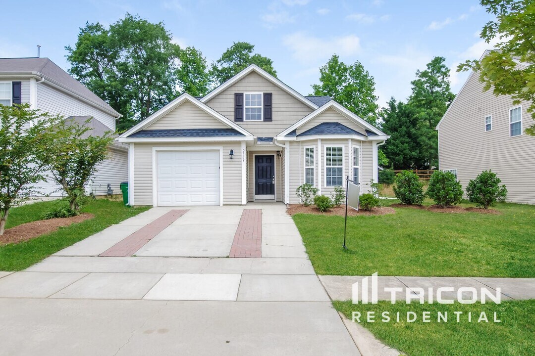 2339 Richard Rozzelle Dr in Charlotte, NC - Building Photo