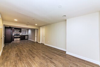 4206 N Pulaski Rd, Unit BW in Chicago, IL - Building Photo - Building Photo