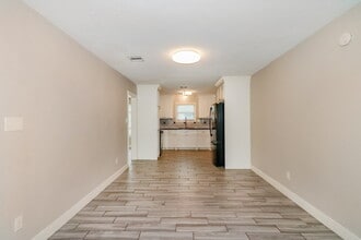 1140 Glenda St in Pearland, TX - Building Photo - Building Photo