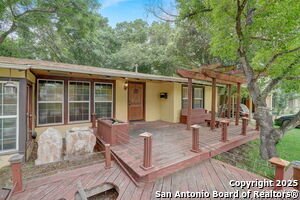 439 Devonshire Dr in San Antonio, TX - Building Photo