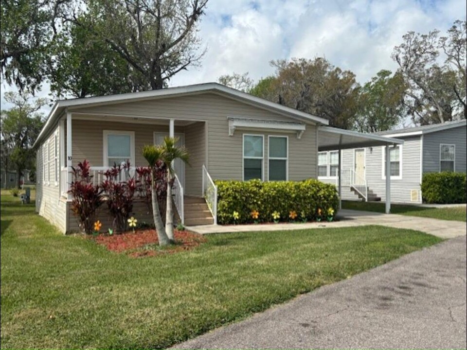 10 Harbor Cove Ct in Daytona Beach, FL - Building Photo