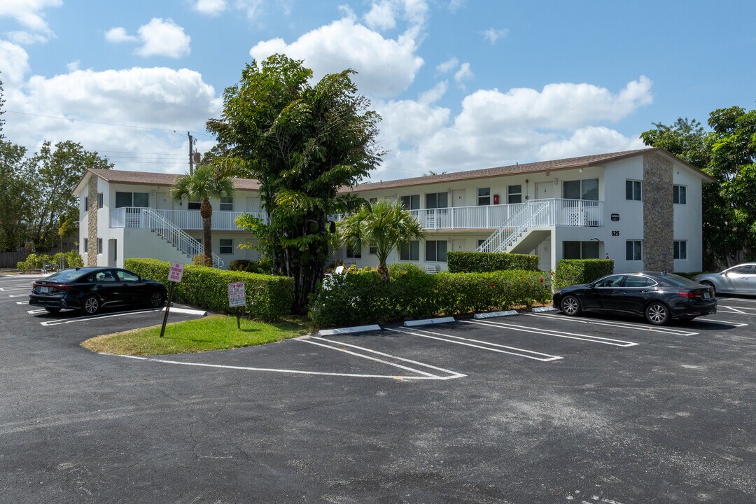 Cheryle in Lantana, FL - Building Photo