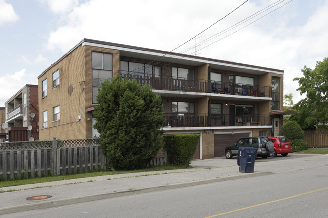 2 Cedar Springs Grv in Toronto, ON - Building Photo - Primary Photo