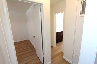 18405 Valerio St, Unit 3 in Los Angeles, CA - Building Photo - Building Photo