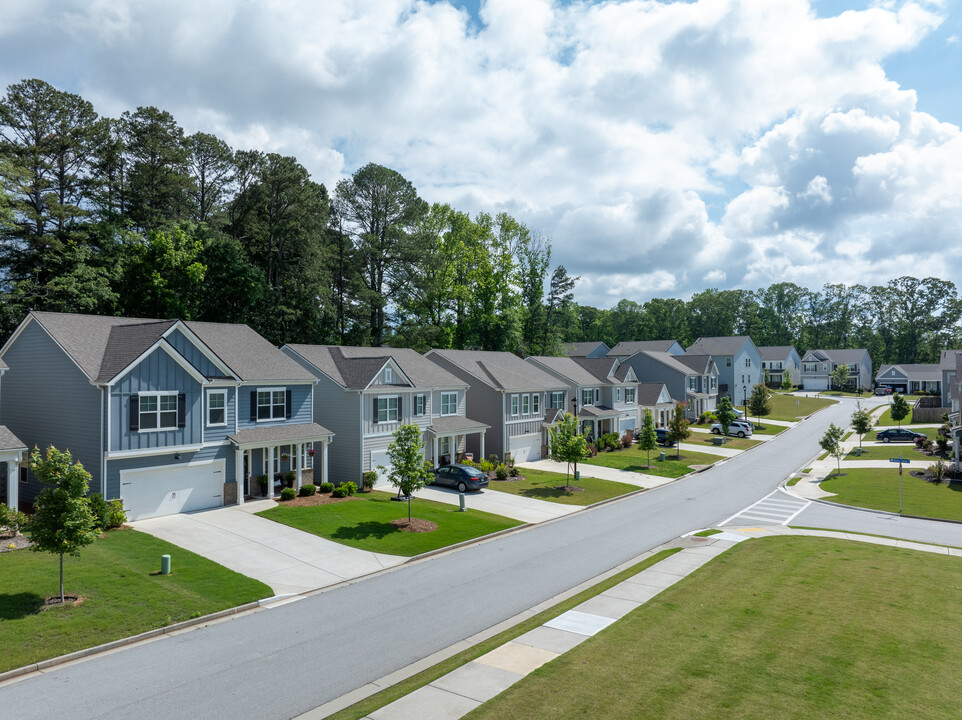 Summit Lake in Flowery Branch, GA - Building Photo