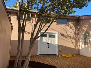 208 E Scotland Dr in Irving, TX - Building Photo - Building Photo