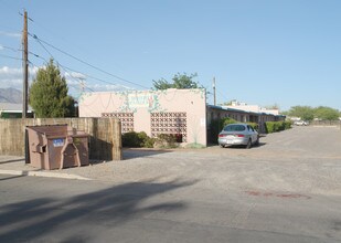 Joshua House in Tucson, AZ - Foto de edificio - Building Photo