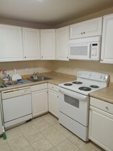 1001 White Oak Road, Unit J21 in Dover, DE - Building Photo - Building Photo