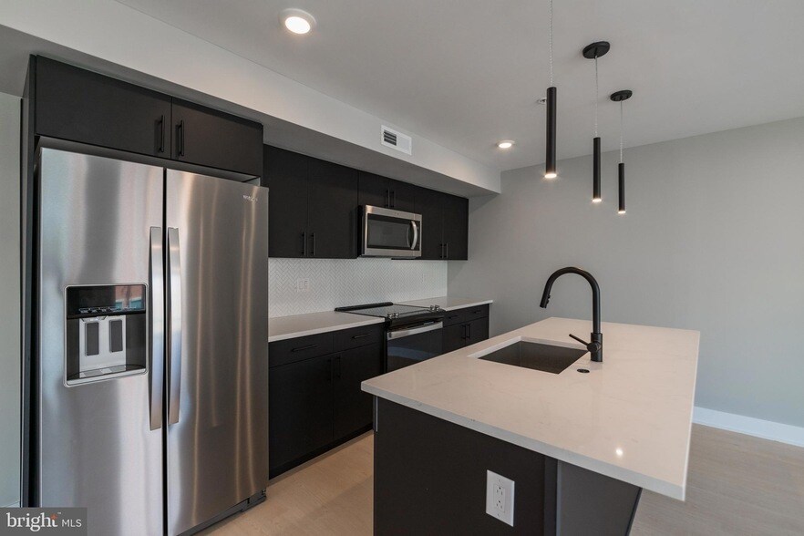 6604 Ridge Ave, Unit 206 in Philadelphia, PA - Building Photo