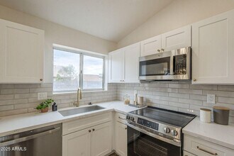 3203 E Dover St in Mesa, AZ - Building Photo - Building Photo
