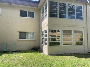 770 Lori Dr, Unit 257 in Palm Springs, FL - Building Photo - Building Photo