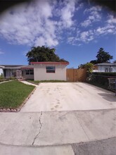 19221 NW 35th Ave in Miami Gardens, FL - Building Photo - Building Photo