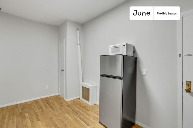 248 W 64th St in New York, NY - Building Photo - Building Photo