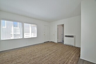 321 15th St in Manhattan Beach, CA - Building Photo - Building Photo