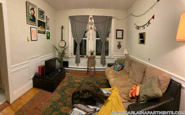 108 Hyde Park Ave, Unit 2 in Boston, MA - Building Photo - Building Photo