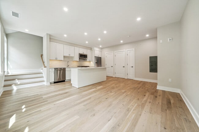 8 Husted Ln in New Canaan, CT - Building Photo - Building Photo