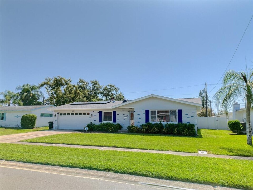 1837 Princeton Dr in Clearwater, FL - Building Photo