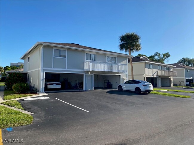 3291 Royal Canadian Trace in Ft. Myers, FL - Building Photo - Building Photo