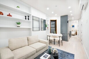 515 W 48th St in New York, NY - Building Photo