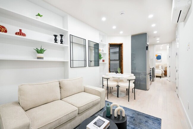 515 W 48th St