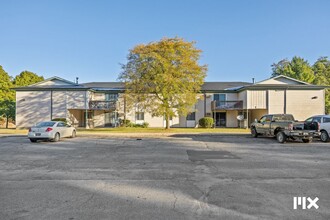 Woodridge Apartments in White Cloud, MI - Foto de edificio - Building Photo