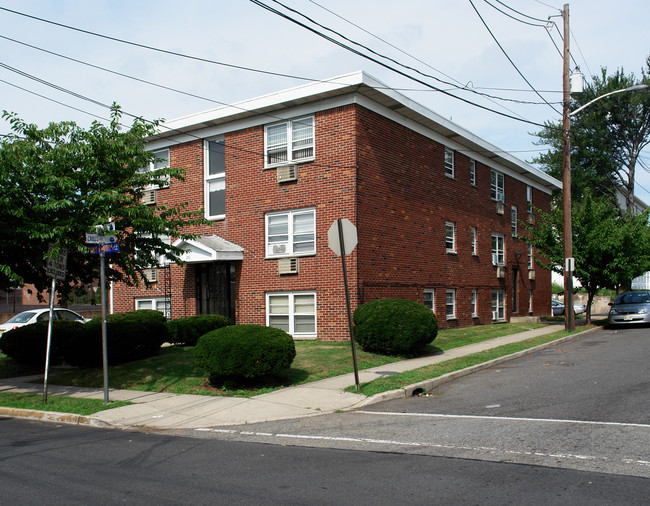 261 Belmont Ave in Belleville, NJ - Foto de edificio - Building Photo