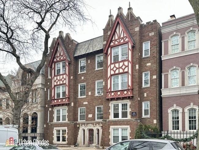 2133 N Dayton St, Unit J06W