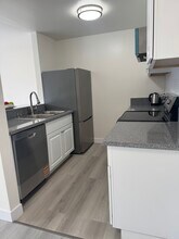 142 S Normandie Ave in Los Angeles, CA - Foto de edificio - Building Photo