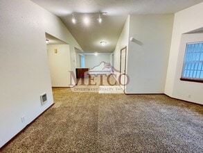 488 S 70th St in Springfield, OR - Building Photo - Building Photo