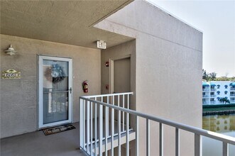 6061 N River Run Dr in Sebastian, FL - Foto de edificio - Building Photo