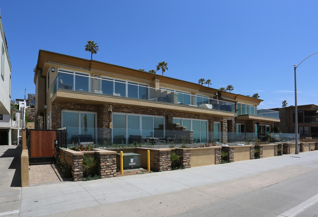 318 S The Strand in Oceanside, CA - Foto de edificio - Building Photo