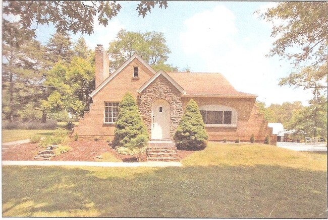 467 Auxier Dr