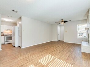 1110 Hyridge St in Round Rock, TX - Building Photo - Building Photo