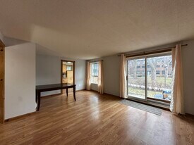 43 Taunton Rd E in Oshawa, ON - Building Photo