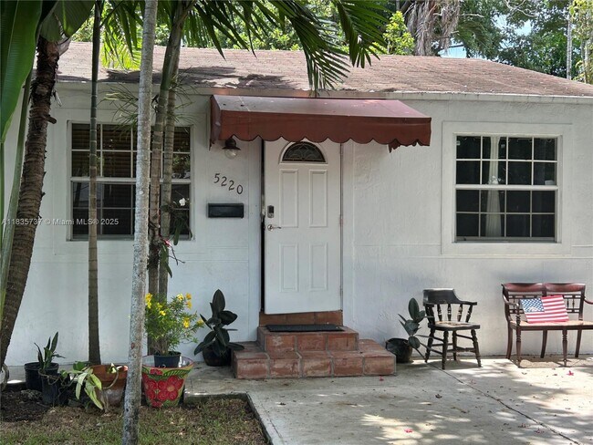 5220 SW 5th St in Coral Gables, FL - Building Photo - Building Photo