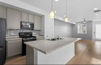 1697 S Andes Way in Aurora, CO - Building Photo - Building Photo