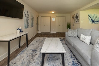 Deer Park Apartments in Randallstown, MD - Foto de edificio - Building Photo
