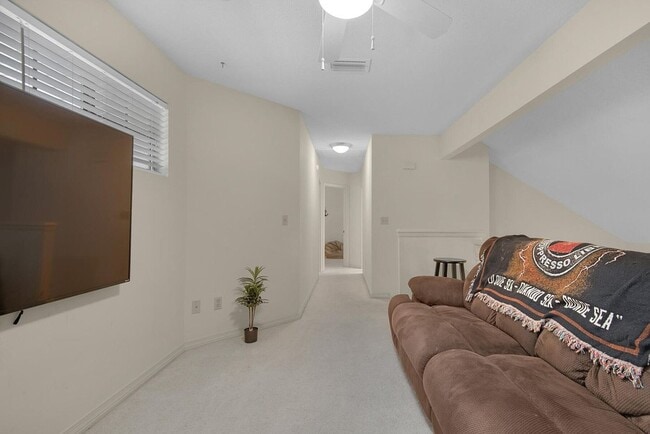 property at 407 Parkwood Pl