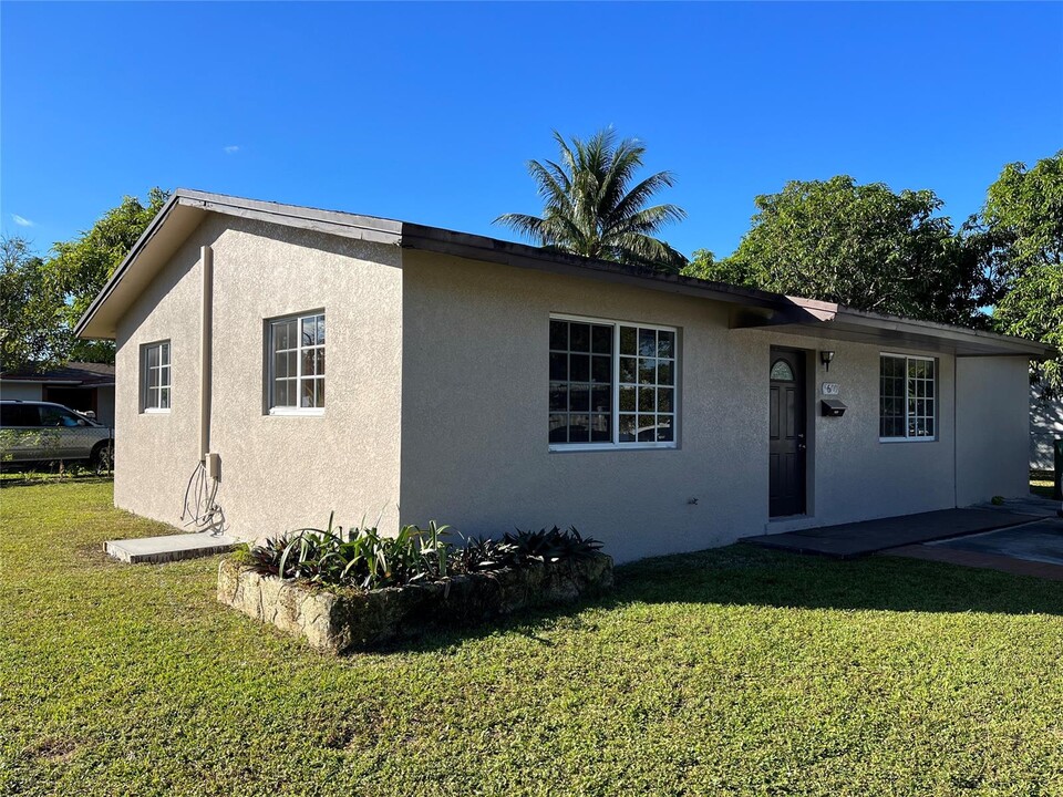 5600 NW 14th St in Lauderhill, FL - Building Photo